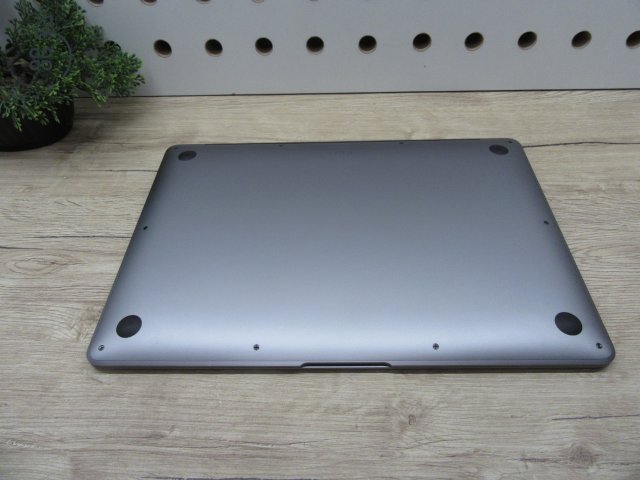 Apple MacBook Air 13” (2020, M1) – Csendes M1-teljesítmény, Retina kijelző, ~15 óra üzemidő – 16/256 – Használt, karcmentes – 98% akku (56 ciklus) – Garancia 3 hónap