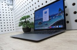Apple MacBook Air 13” (2020, M1) – Csendes M1-teljesítmény, Retina kijelző, ~15 óra üzemidő – 16/256 – Használt, karcmentes – 98% akku (56 ciklus) – Garancia 3 hónap