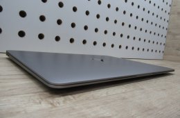 Apple MacBook Air 13” (2020, M1) – Csendes M1-teljesítmény, Retina kijelző, ~15 óra üzemidő – 16/256 – Használt, karcmentes – 98% akku (56 ciklus) – Garancia 3 hónap