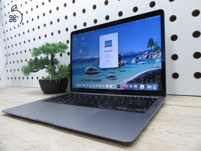 Apple MacBook Air 13” (2020, M1) – Csendes M1-teljesítmény, Retina kijelző, ~15 óra üzemidő – 8/256 – Használt, megkímélt – 92% akku (85 ciklus) – Garancia 3 hónap