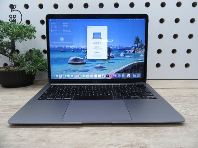 Apple MacBook Air 13” (2020, M1) – Csendes M1-teljesítmény, Retina kijelző, ~15 óra üzemidő – 8/256 – Használt, megkímélt – 92% akku (85 ciklus) – Garancia 3 hónap