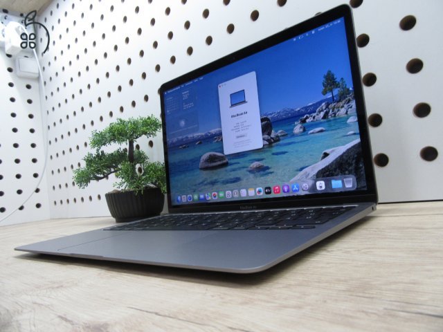 Apple MacBook Air 13” (2020, M1) – Csendes M1-teljesítmény, Retina kijelző, ~15 óra üzemidő – 8/256 – Használt, szép – 96% akku (38 ciklus) – Garancia 3 hónap