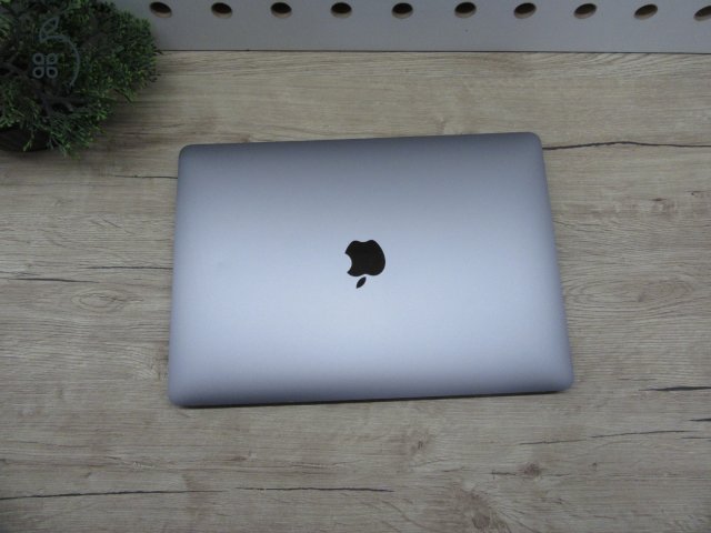 Apple MacBook Air 13” (2020, M1) – Csendes M1-teljesítmény, Retina kijelző, ~15 óra üzemidő – 8/256 – Használt, szép – 96% akku (38 ciklus) – Garancia 3 hónap