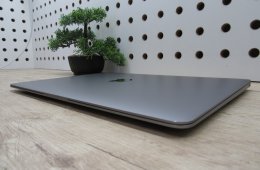Apple MacBook Air 13” (2020, M1) – Csendes M1-teljesítmény, Retina kijelző, ~15 óra üzemidő – 8/256 – Használt, szép – 96% akku (38 ciklus) – Garancia 3 hónap