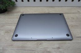 Apple MacBook Air 13” (2020, M1) – Csendes M1-teljesítmény, Retina kijelző, ~15 óra üzemidő – 8/256 – Használt, szép – 96% akku (38 ciklus) – Garancia 3 hónap