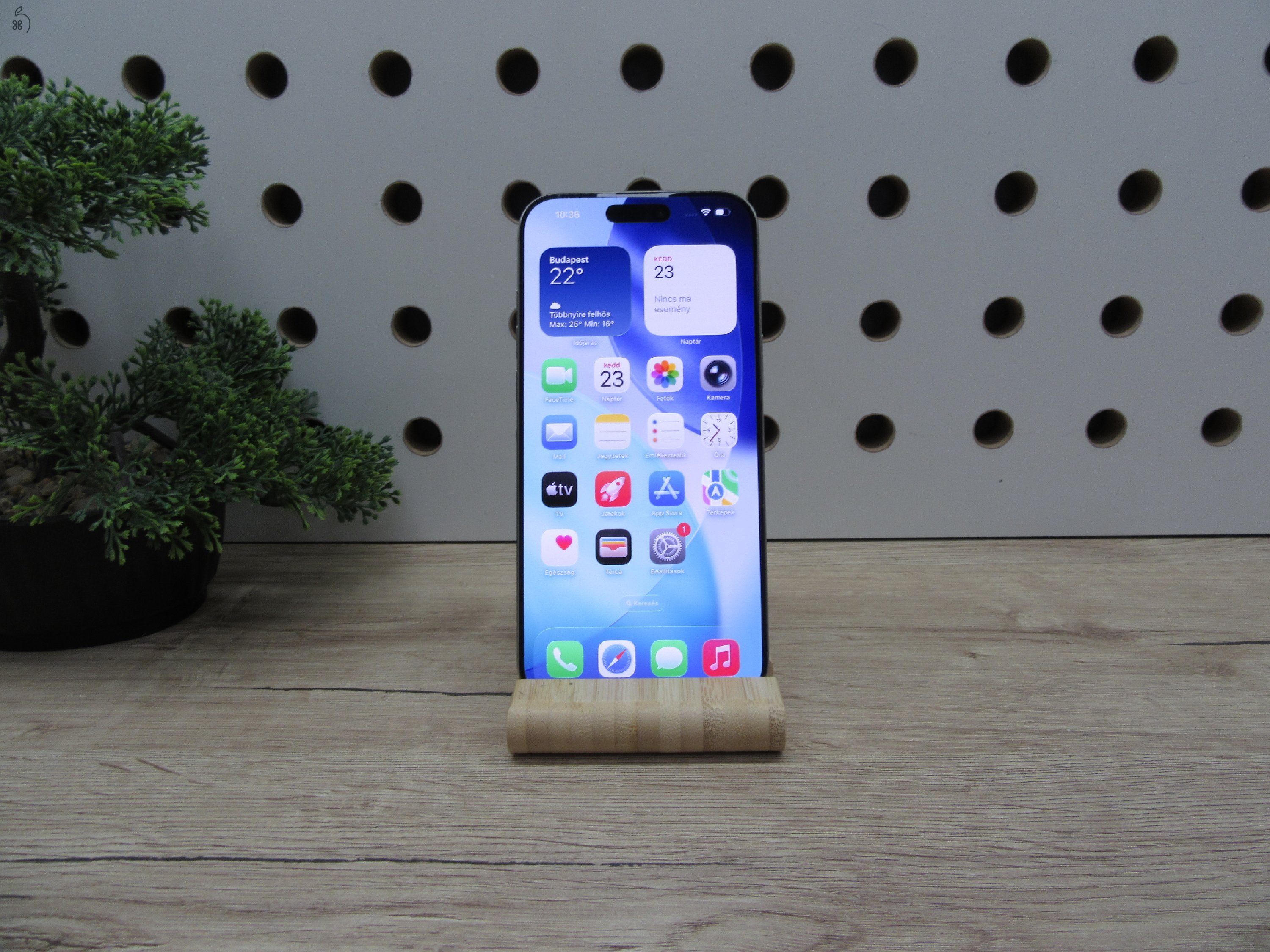 Apple iPhone 16 Pro Max – Natural Titanium – Titán dizájn, Pro kamera – 256 GB – Használt, szép állapot – 100% akku (175 ciklus) – Garancia 2026. 03. 10-ig
