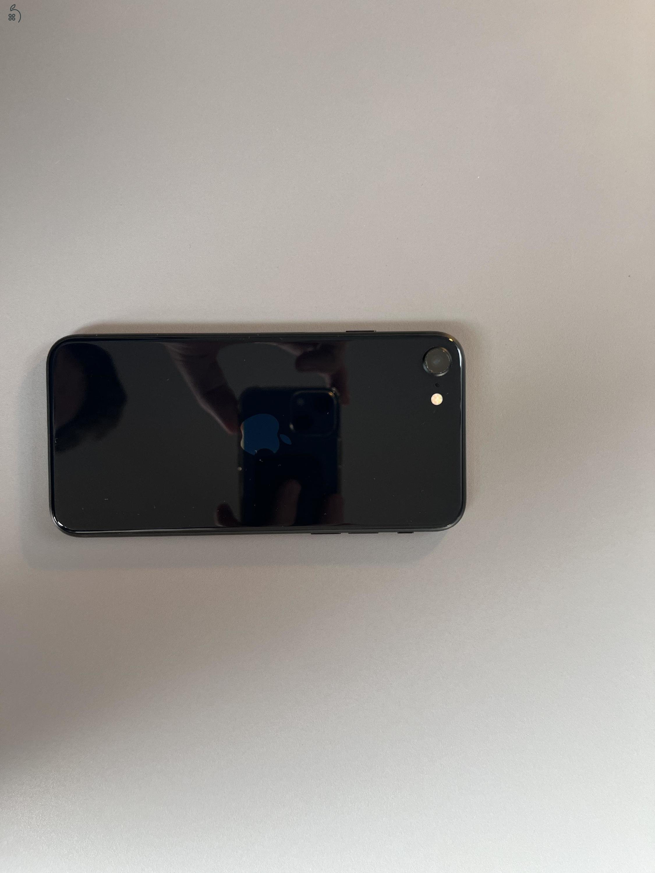 IPHONE SE 3 (2022) Újszerű, 100%-os akkumlátor