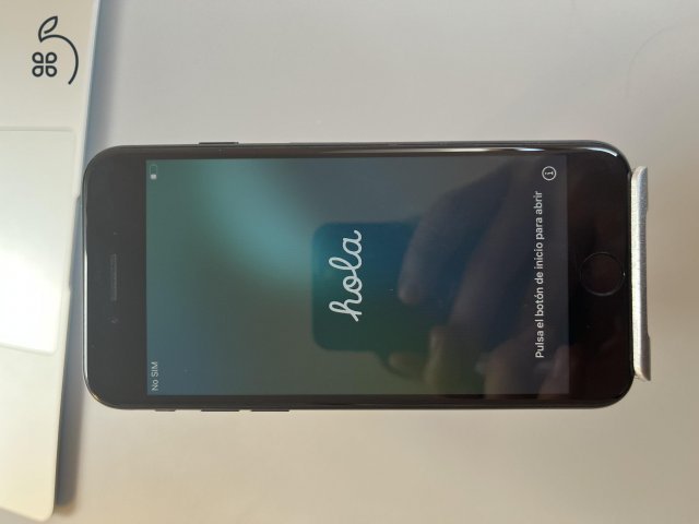 IPHONE SE 3 (2022) Újszerű, 100%-os akkumlátor