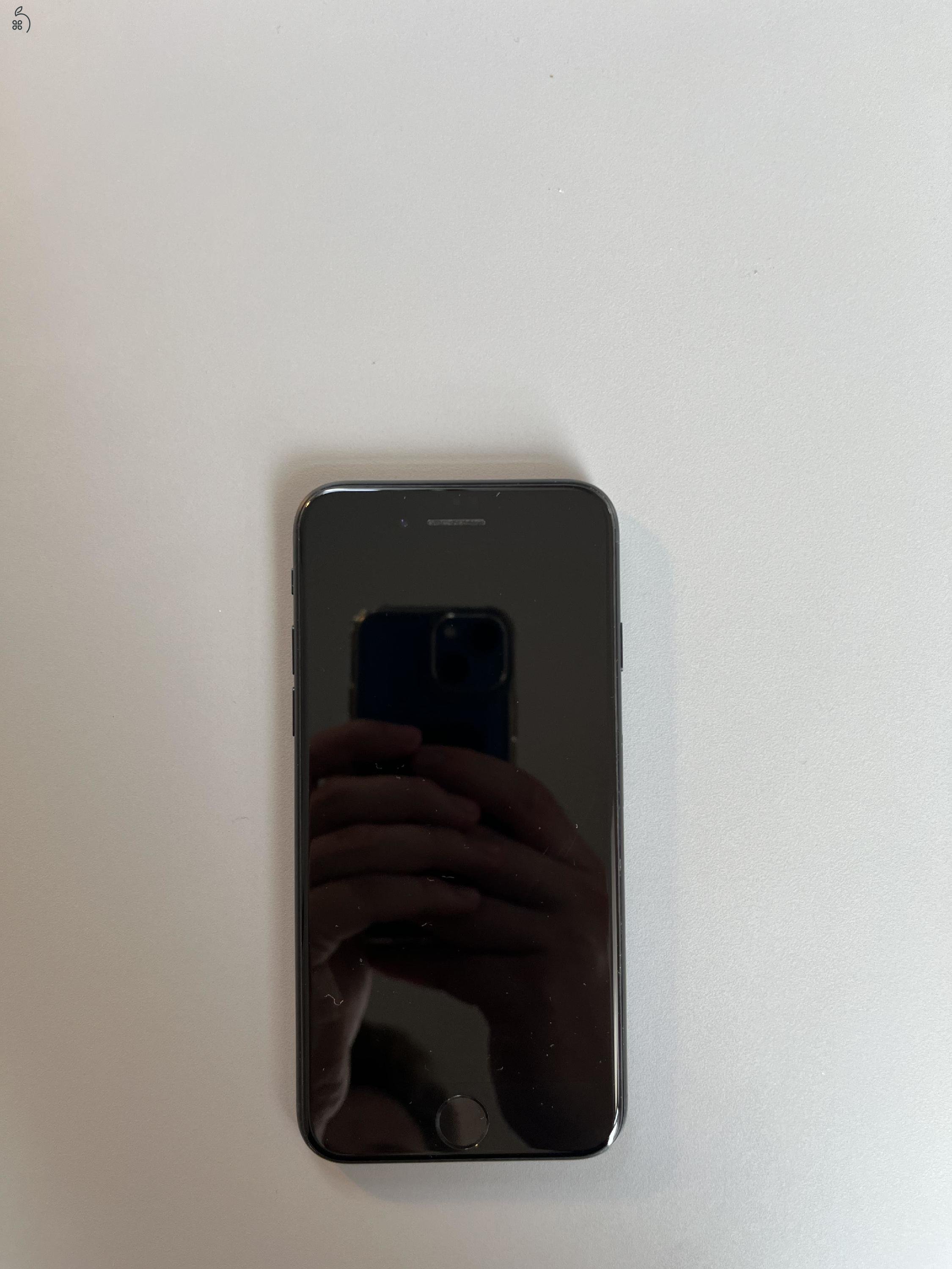 IPHONE SE 3 (2022) Újszerű, 100%-os akkumlátor
