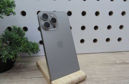 Apple iPhone 15 Pro Max – Natural Titanium – Titán dizájn, 6,7” ProMotion, 5× tele – 256 GB – Használt, karcmentes – 97% akku (196 ciklus) – Garancia 3 hónap