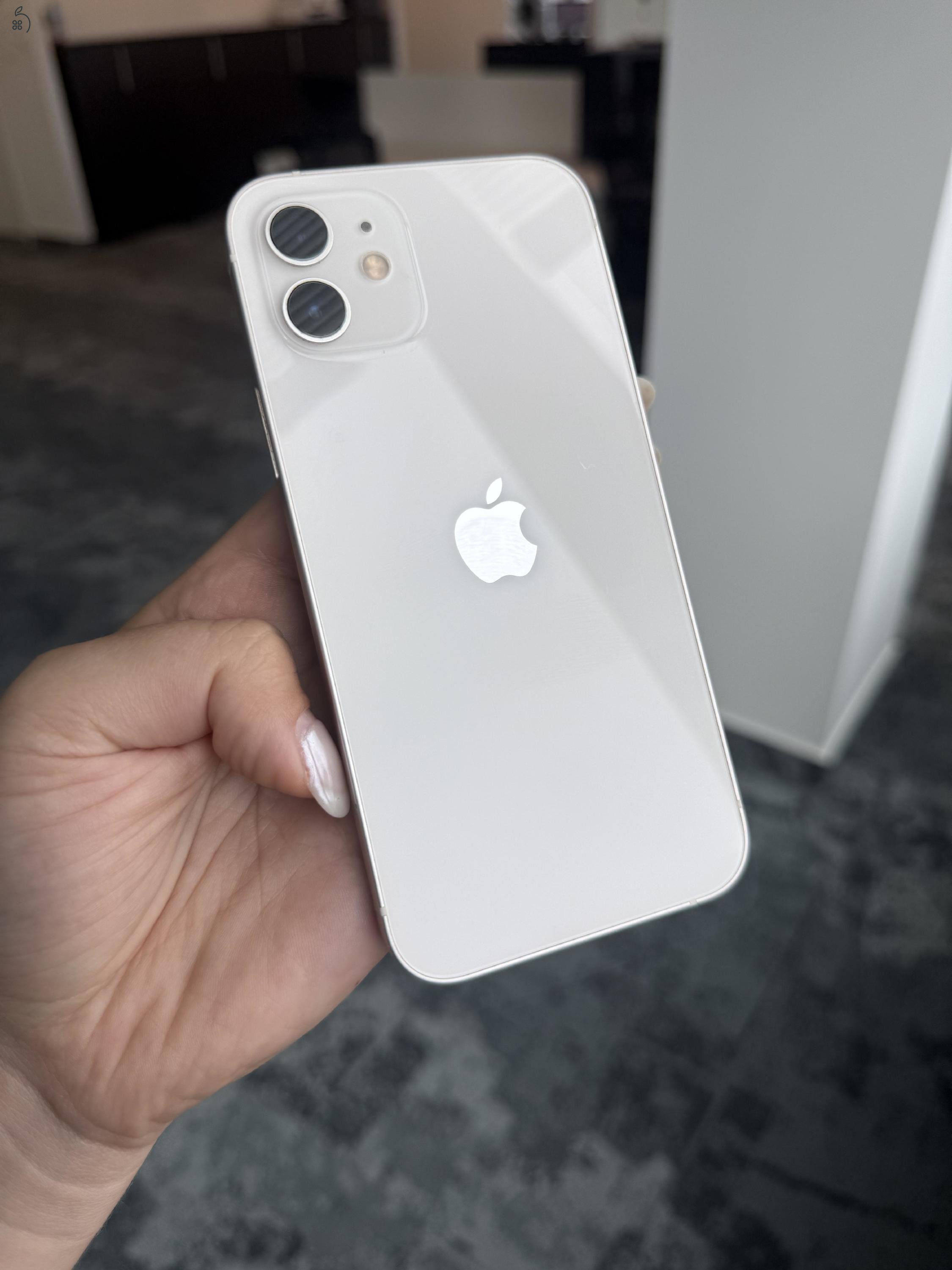 Eladó Iphone 12 - 128 GB - 79% akkuállapot