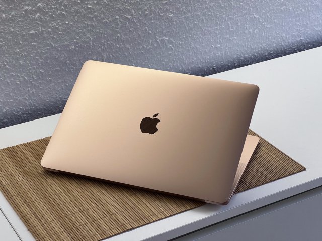 Hibátlan MacBook Air 2020 13″Gold  M1 8GB 256GB 2 ÉV Garanciával Számlával
