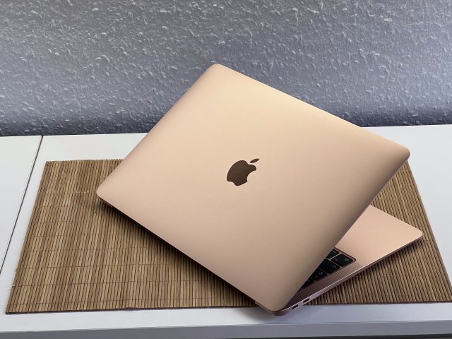 Hibátlan MacBook Air 2020 13″Gold  M1 8GB 256GB 2 ÉV Garanciával Számlával