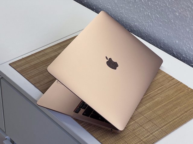 Hibátlan MacBook Air 2020 13″Gold  M1 8GB 256GB 2 ÉV Garanciával Számlával