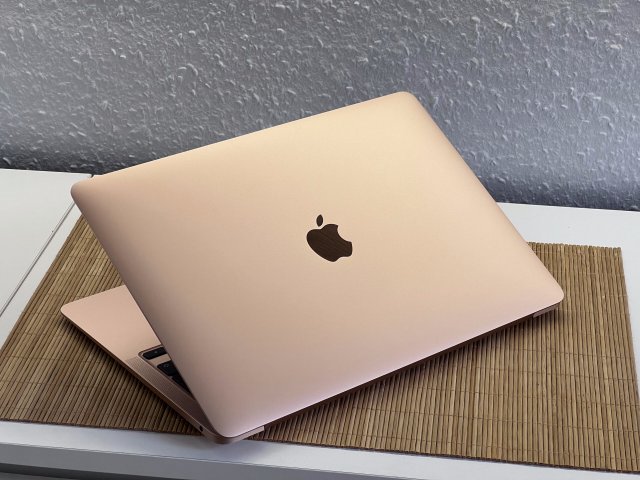 Hibátlan MacBook Air 2020 13″Gold  M1 8GB 256GB 2 ÉV Garanciával Számlával