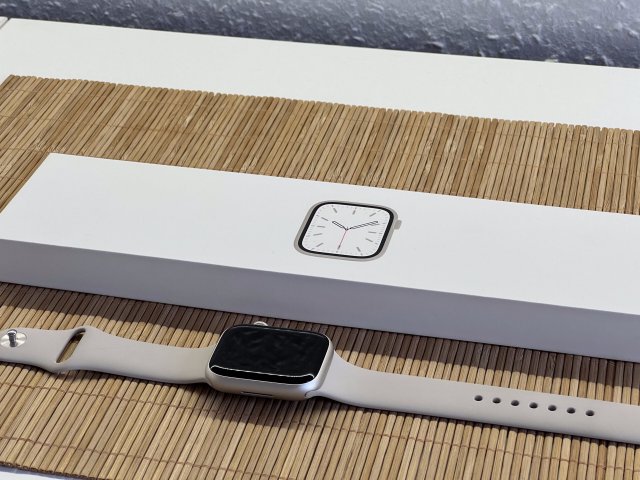 Hibátlan Apple Watch Series 8 Starlight 45mm 2 ÉV Garanciával Számlával