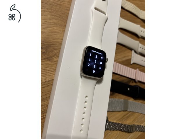 Apple Watch SE2 GPS 40mm Starlight Aluminium Case with Starlight Sport Band - Regular