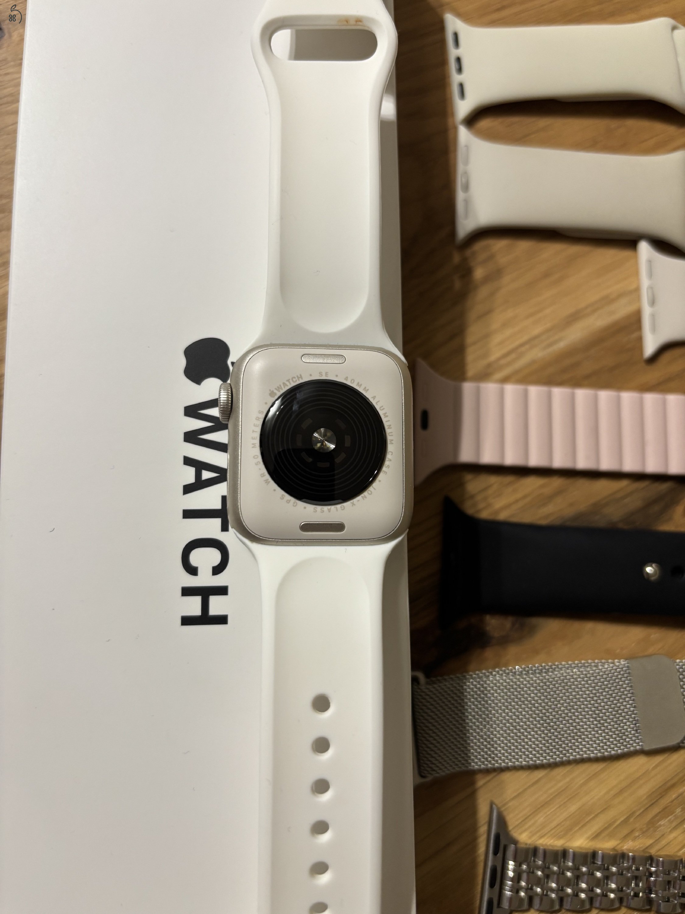 Apple Watch SE2 GPS 40mm Starlight Aluminium Case with Starlight Sport Band - Regular