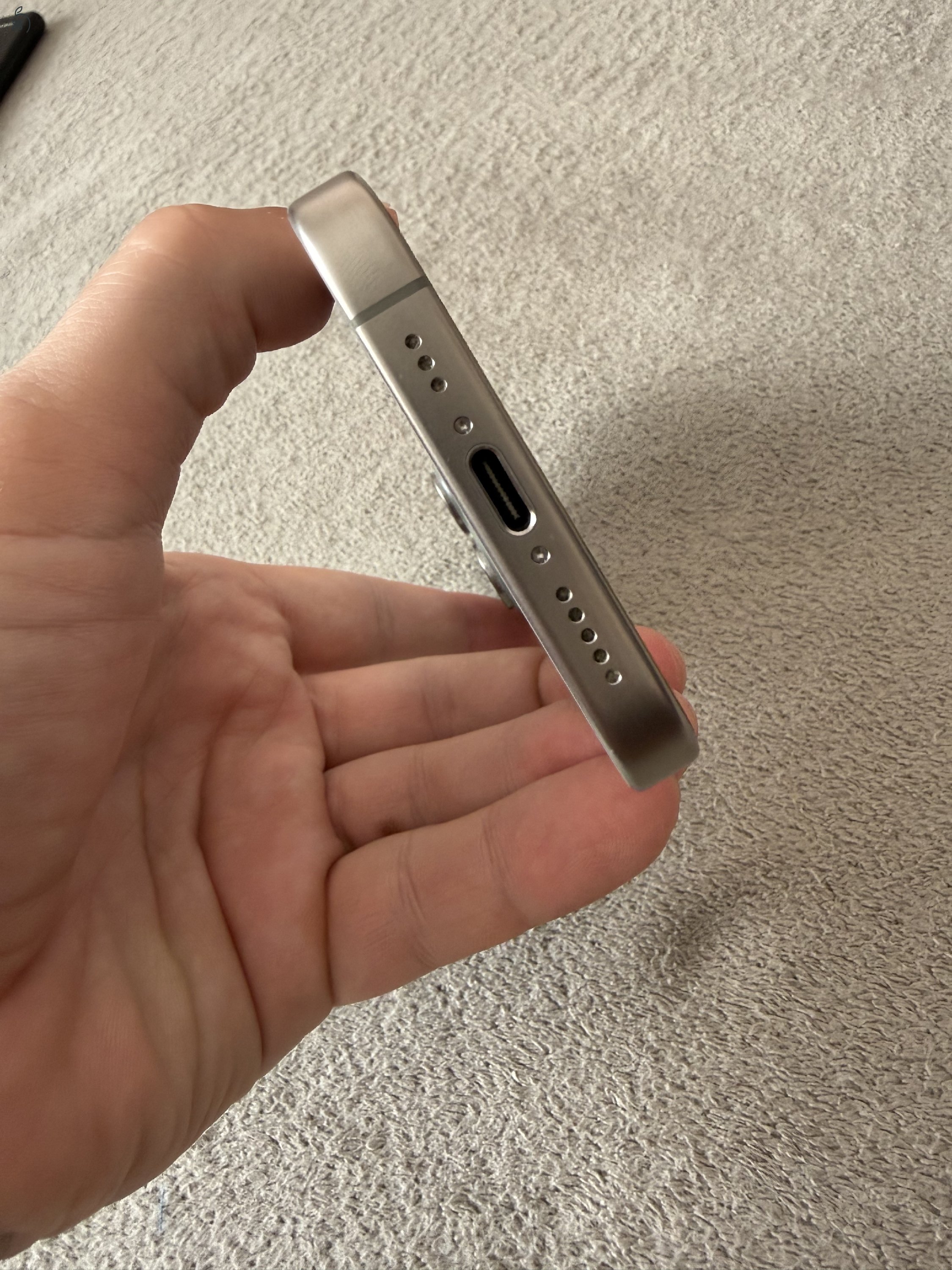 iPhone 15 Pro natúr titán 128GB 88% akkuval