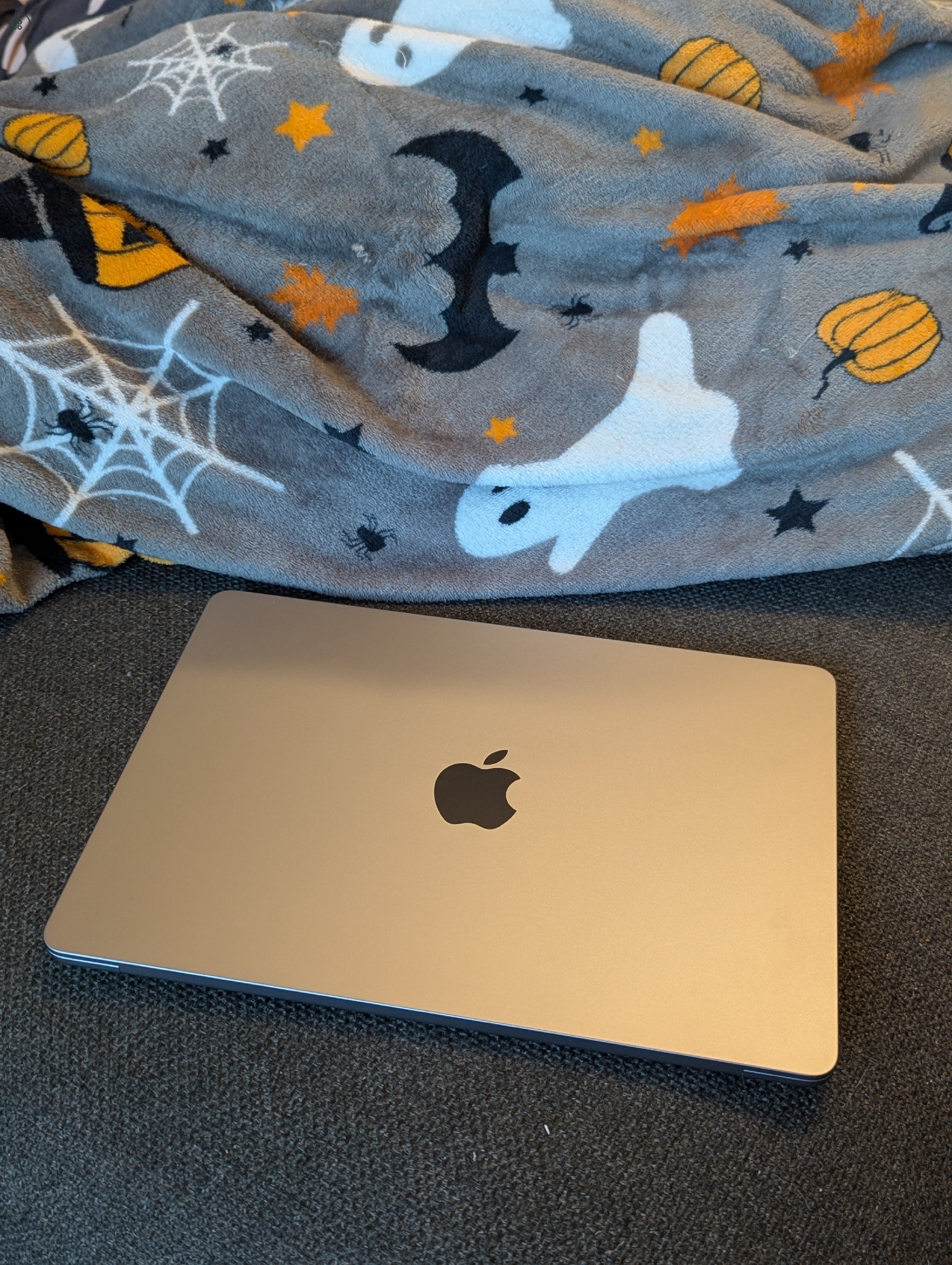 MacBook Air M3 garancia, magyar, minden tartozék