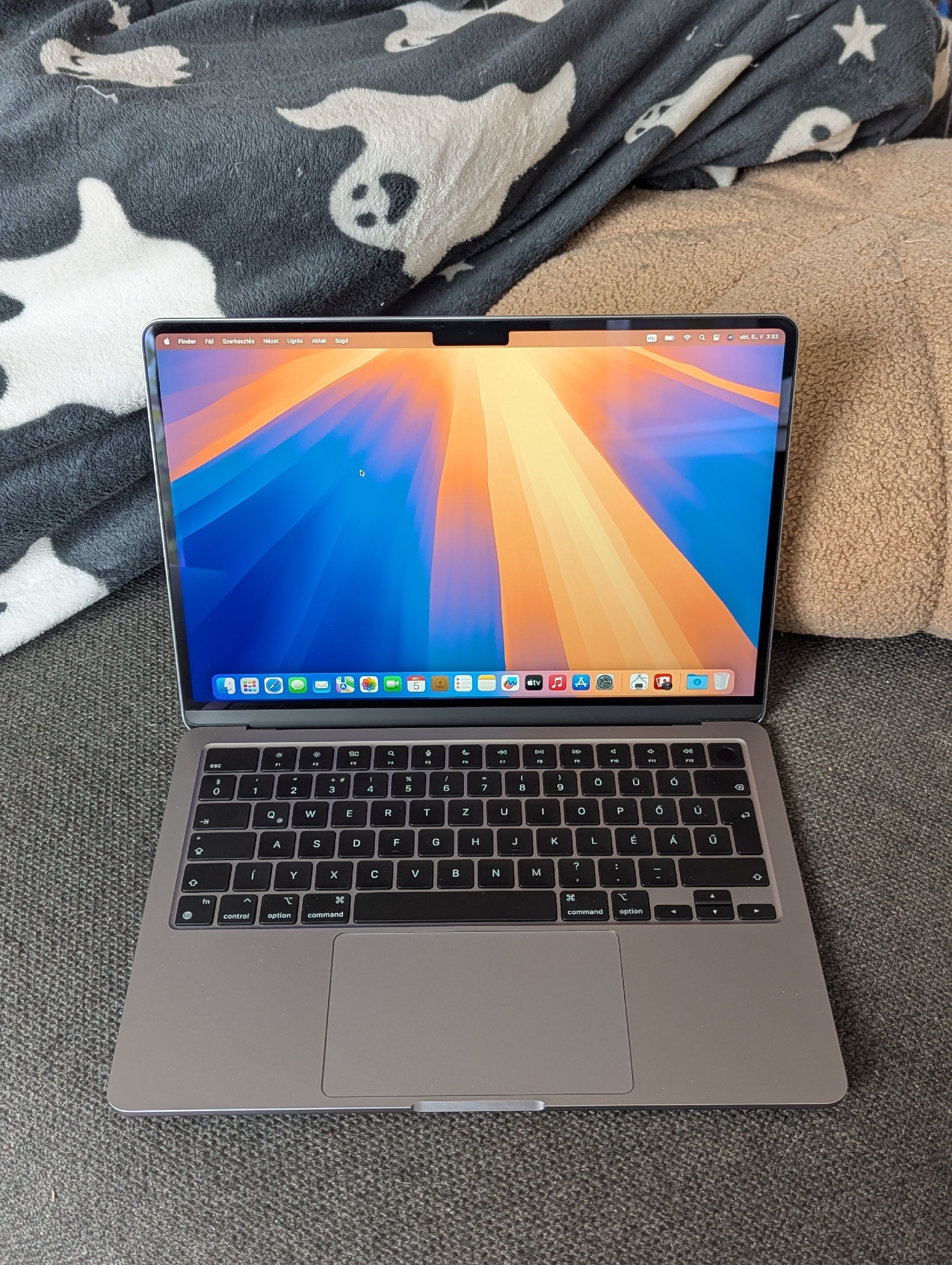 MacBook Air M3 garancia, magyar, minden tartozék