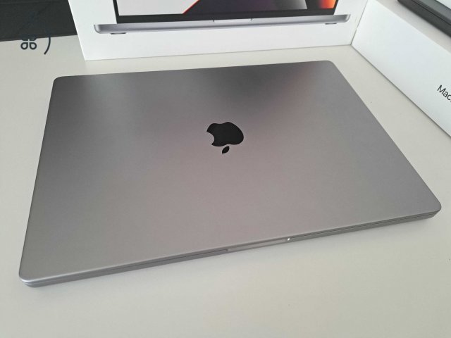 MacBook Pro 16