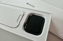 Szép állapotú Watch6, sok kiegészítővel