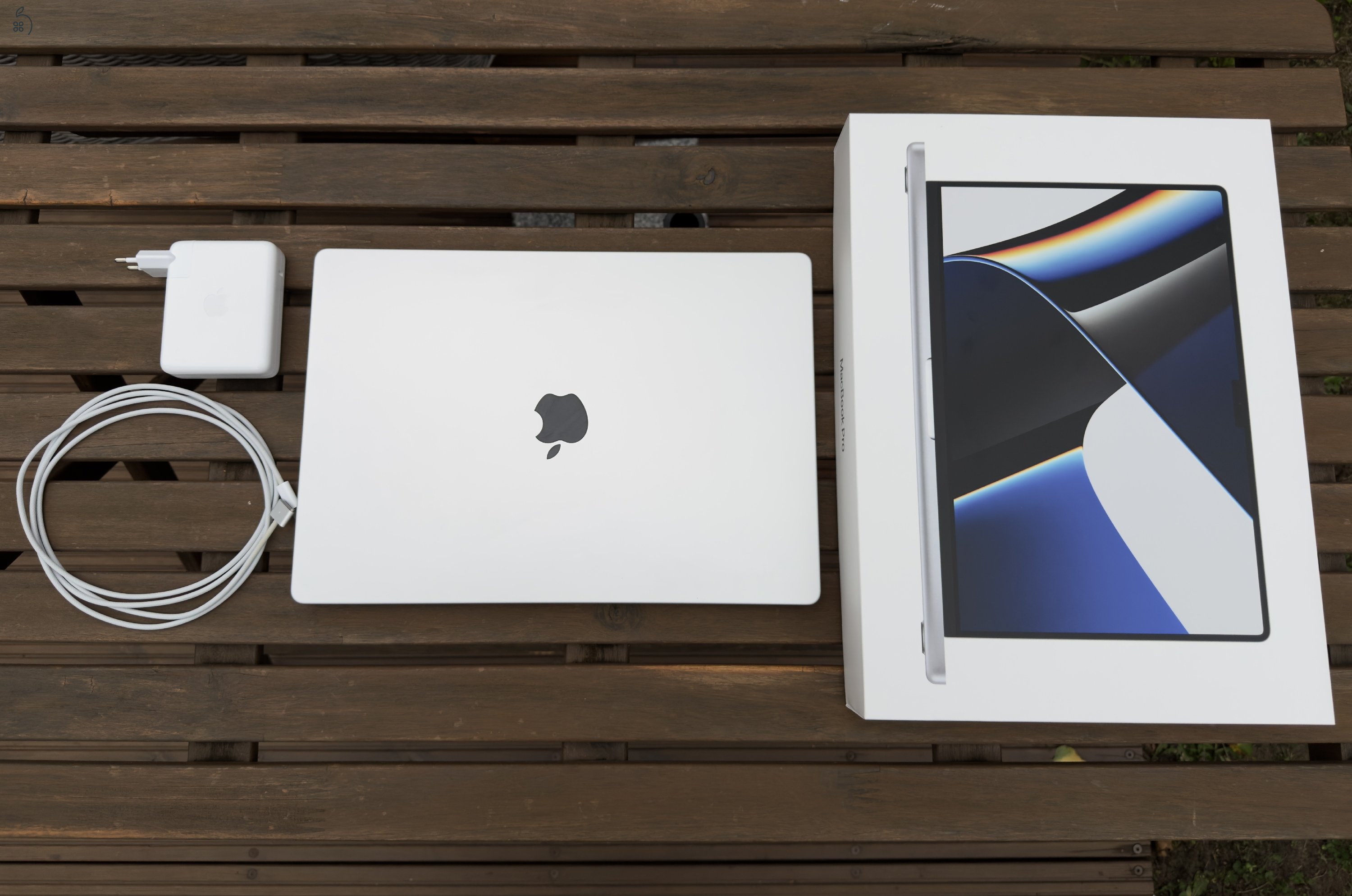 Ezüst Macbook pro M1 max 16”