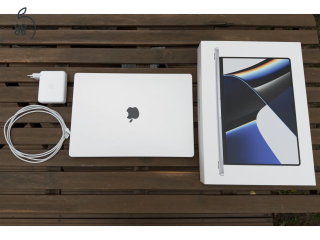 Ezüst Macbook pro M1 max 16”