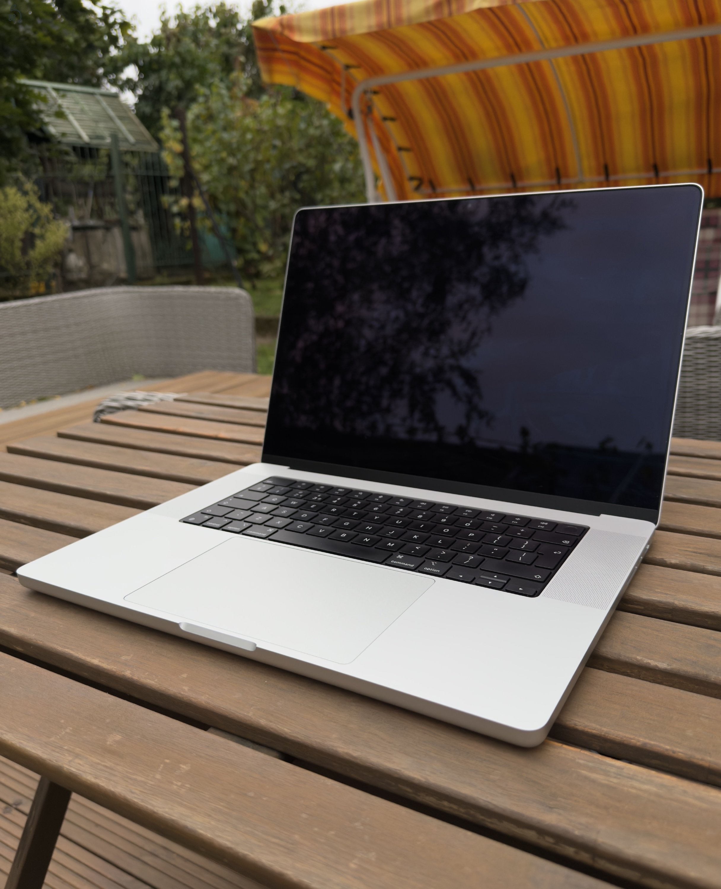 Ezüst Macbook pro M1 max 16”