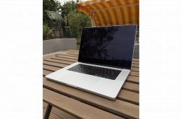 Ezüst Macbook pro M1 max 16”