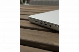 Ezüst Macbook pro M1 max 16”