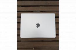 Ezüst Macbook pro M1 max 16”