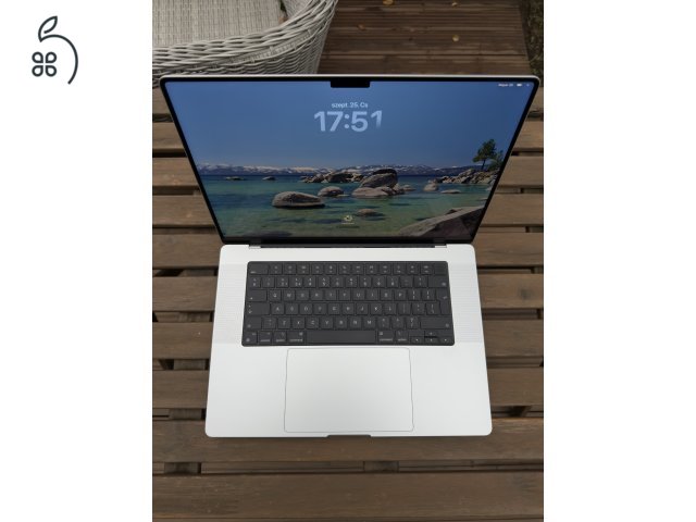 Ezüst Macbook pro M1 max 16”
