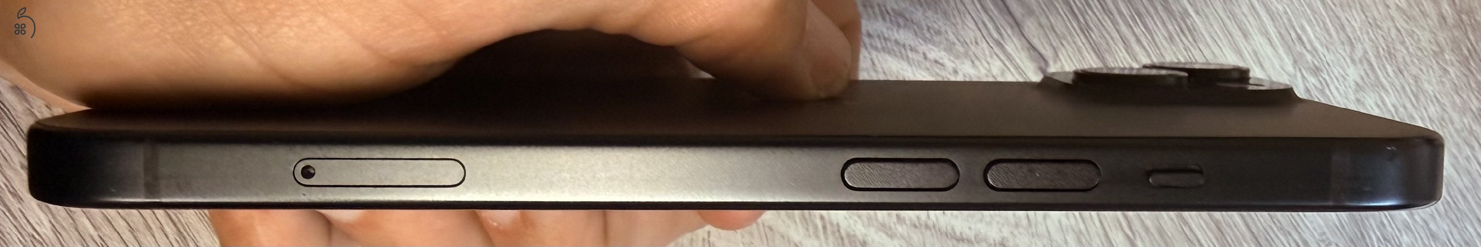 Kártyafüggetlen, hibátlan iPhone 15 128 GB.