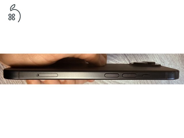 Kártyafüggetlen, hibátlan iPhone 15 128 GB.
