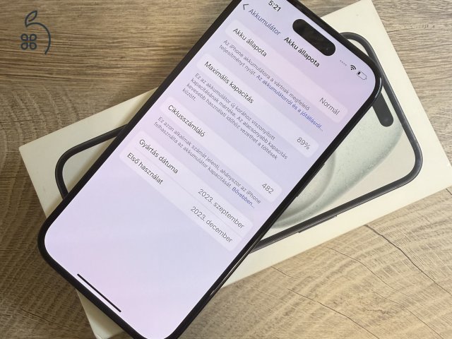 Kártyafüggetlen, hibátlan iPhone 15 128 GB.