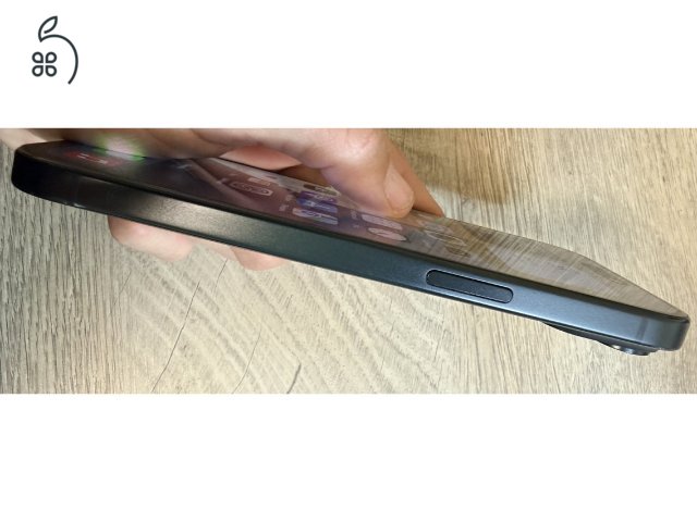 Kártyafüggetlen, hibátlan iPhone 15 128 GB.
