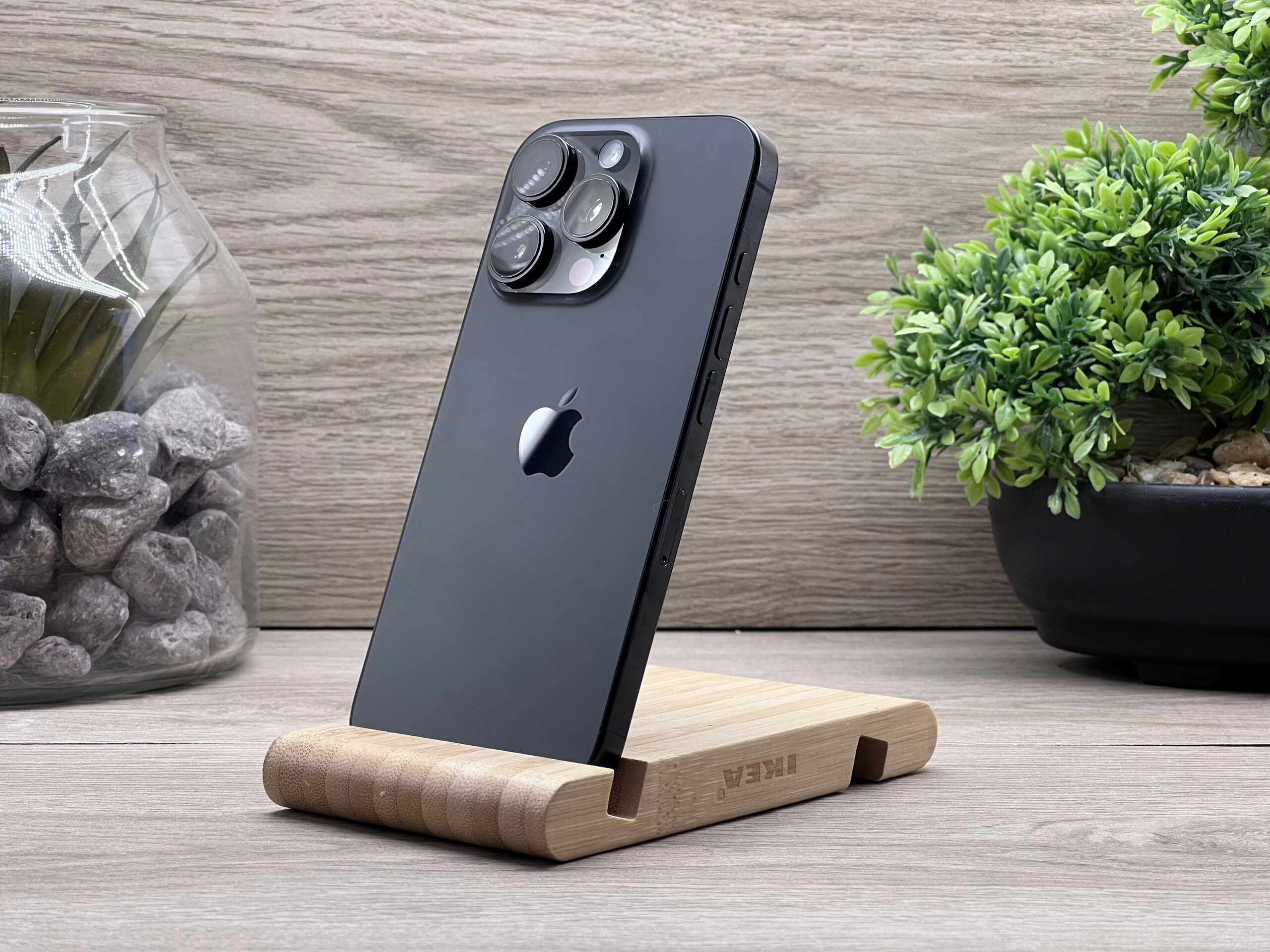 Hibátlan iPhone 16 Pro Black Titanium 128GB 2 ÉV Garanciával Számlával 100% Akksi