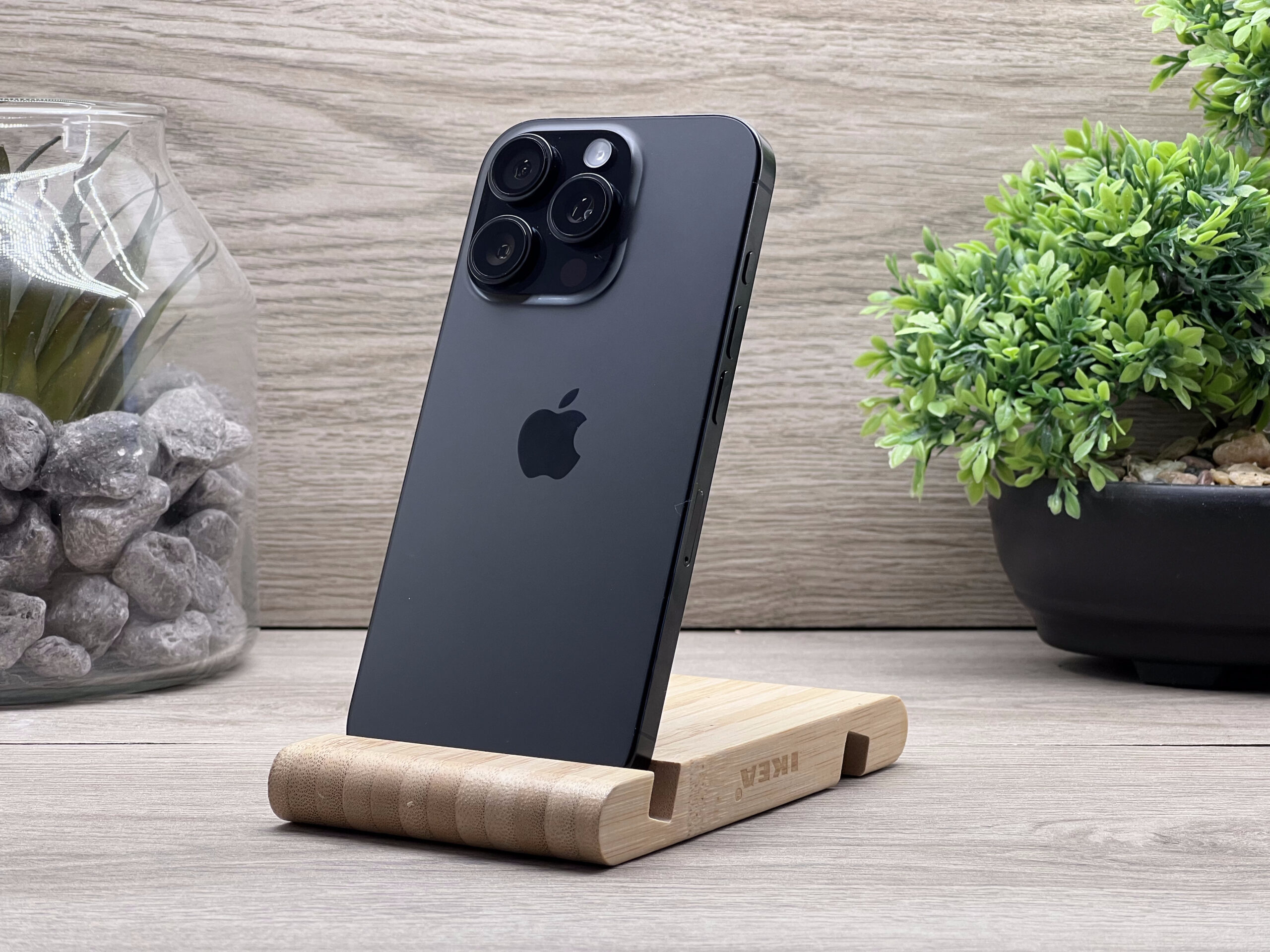 Hibátlan iPhone 16 Pro Black Titanium 128GB 2 ÉV Garanciával Számlával 100% Akksi