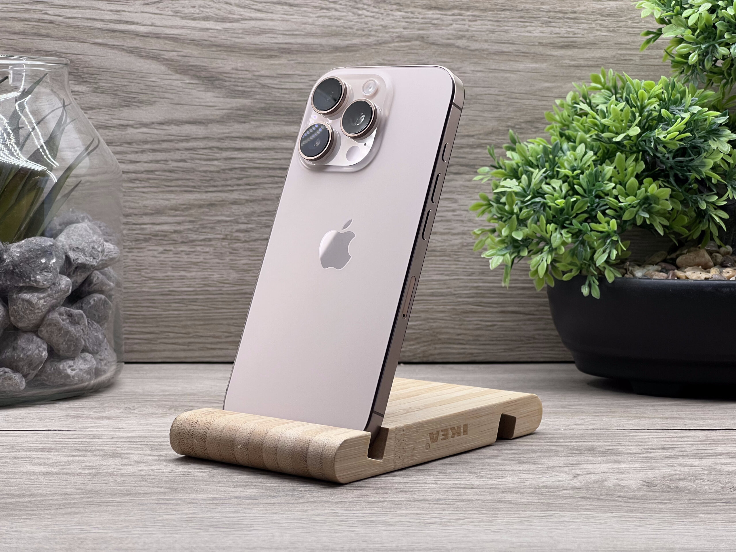 Hibátlan iPhone 16 Pro Desert Titanium 256GB 2 ÉV Garanciával Számlával 100% Akksi