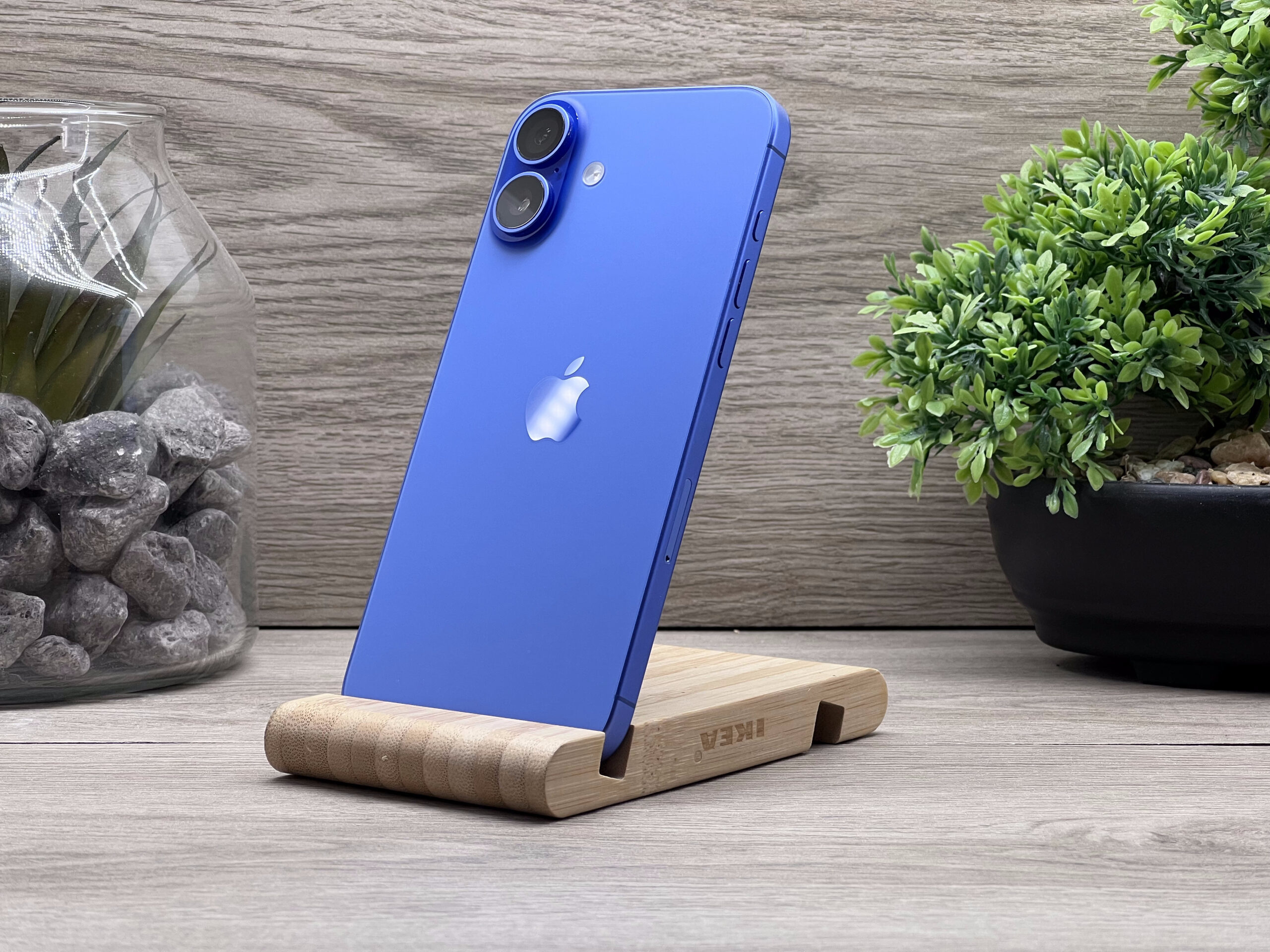 Hibátlan iPhone 16 Plus Ultramarine 128GB 2 ÉV Garanciával Számlával 96% Akksi