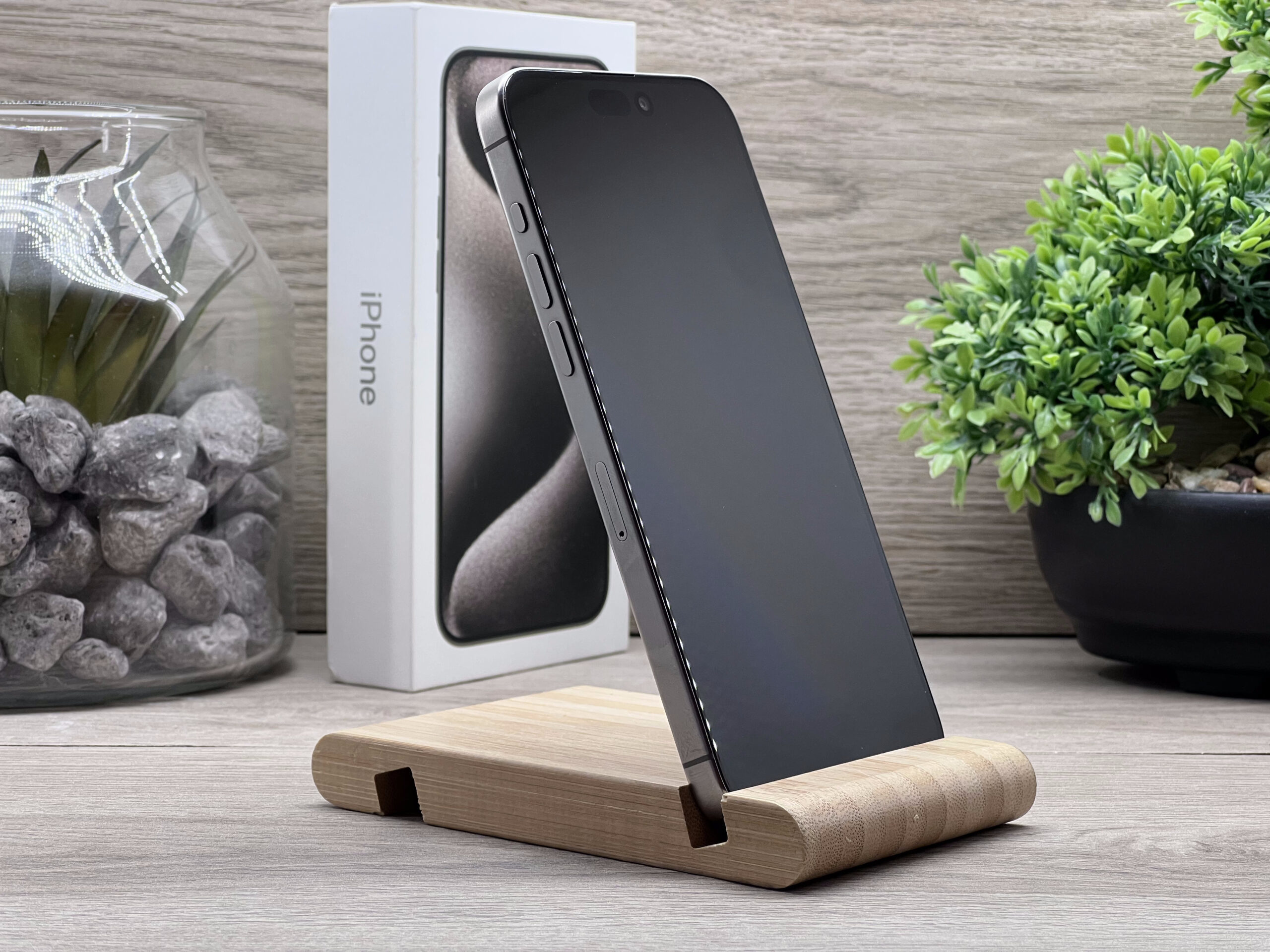 iPhone 15 Pro Max Natural Titanium 256GB 2 ÉV Garanciával Számlával 93% Akksi
