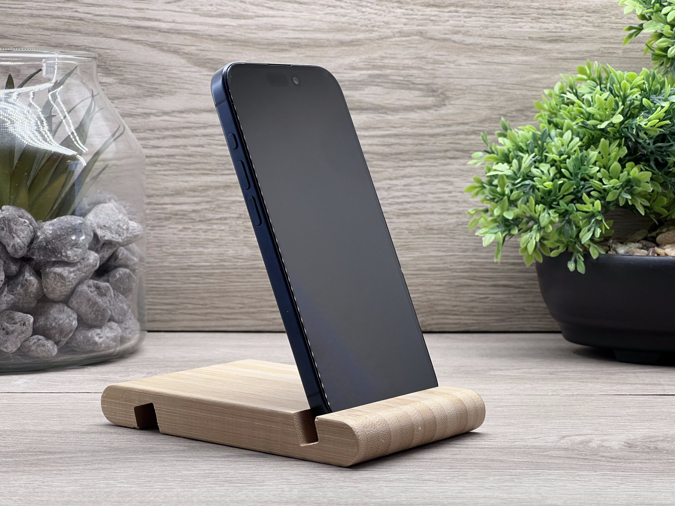 Hibátlan iPhone 15 Pro Black Titanium 128GB E-Sim 2 ÉV Garanciával Számlával 95% Akksi