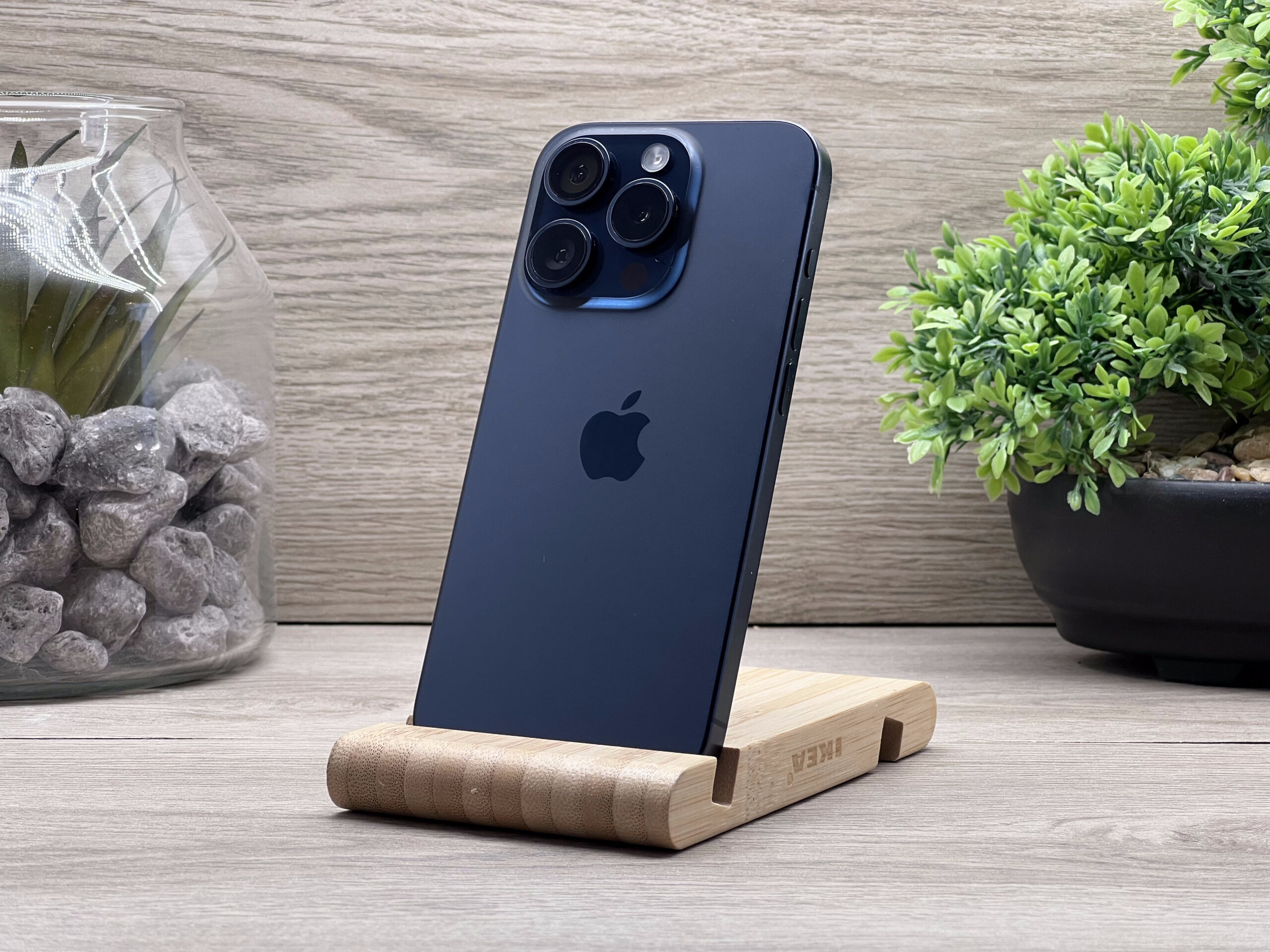 Hibátlan iPhone 15 Pro Black Titanium 128GB E-Sim 2 ÉV Garanciával Számlával 95% Akksi