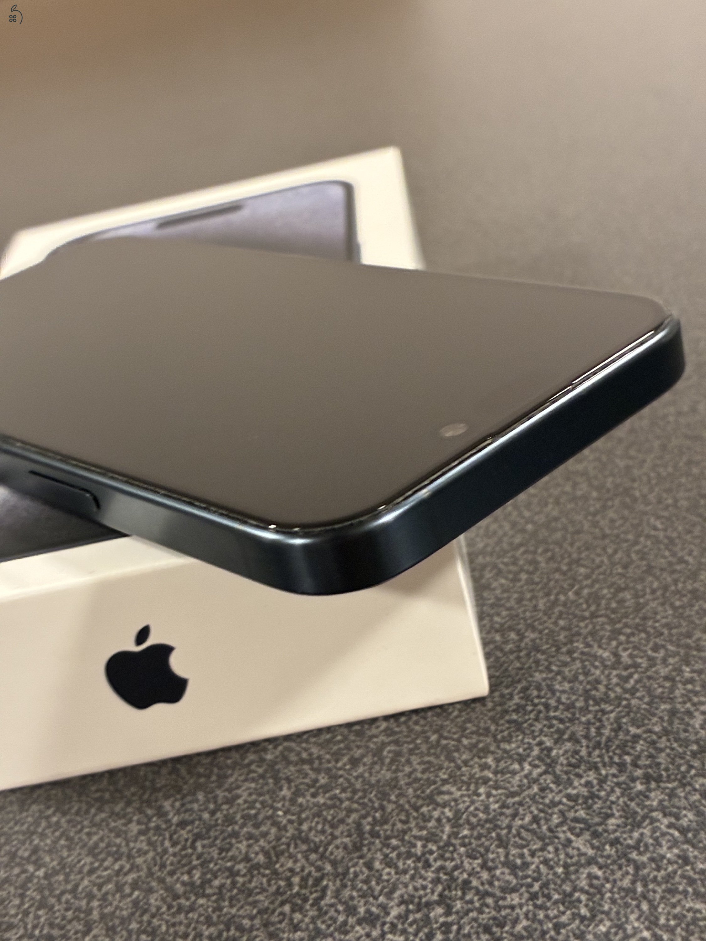 iPhone 15 Pro 128 GB Blue Titanium – Újszerű, hibátlan állapot!