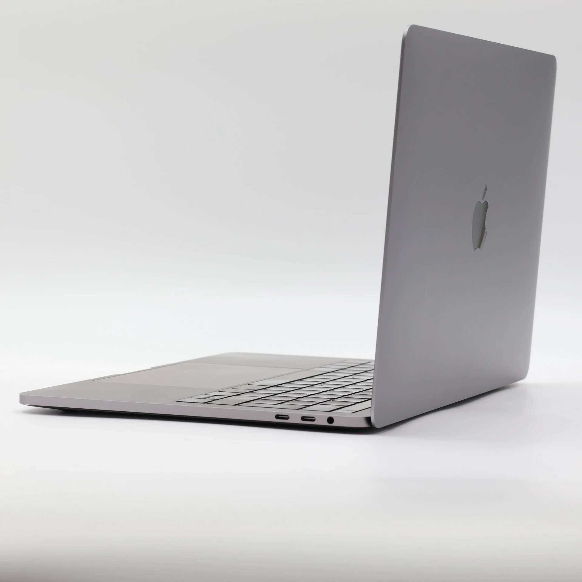 1 év garanciával! Felújított Apple Macbook PRO i5 2019 128 GB Space Gray