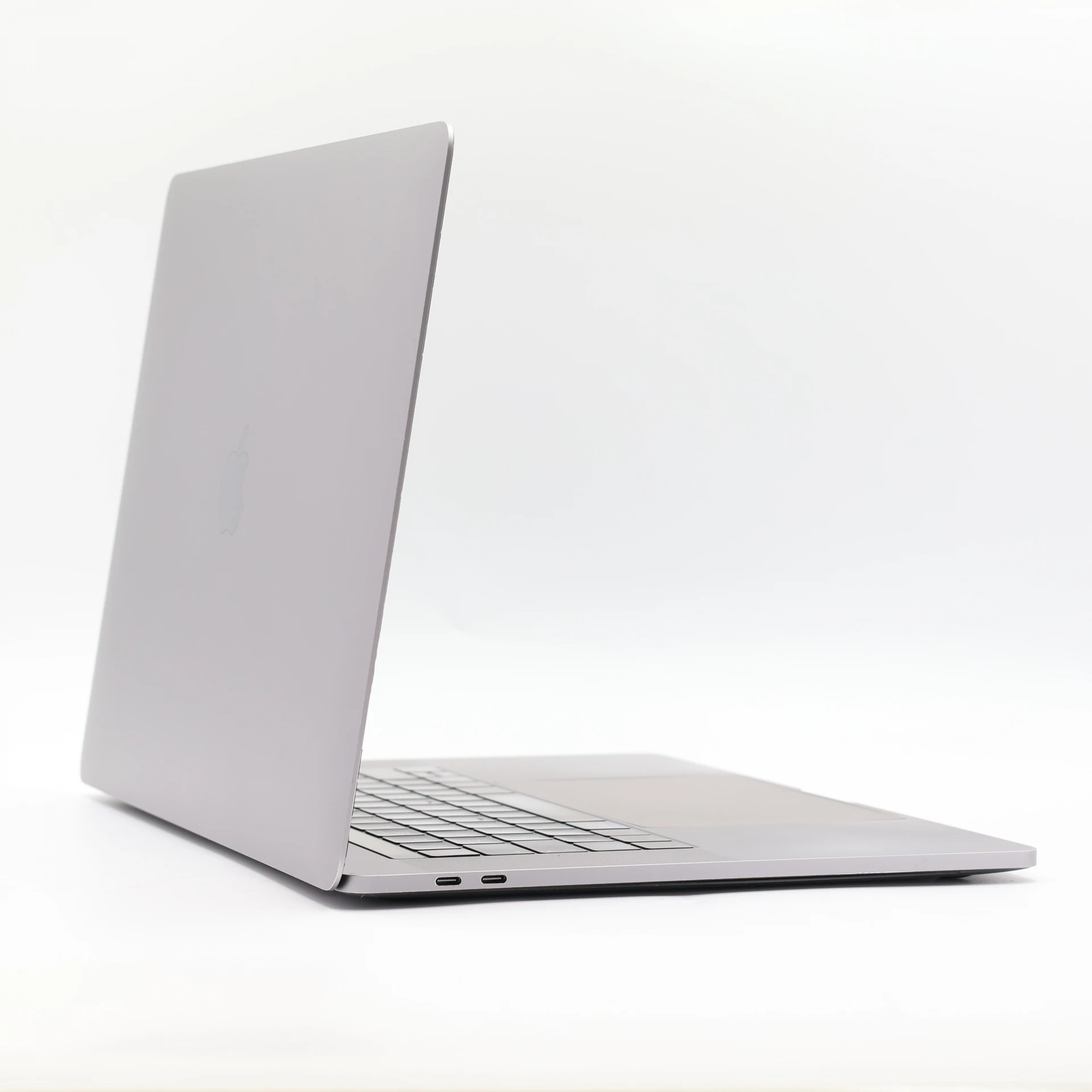 1 év garanciával! Felújított Apple Macbook PRO i7 2018 512 GB Space Gray