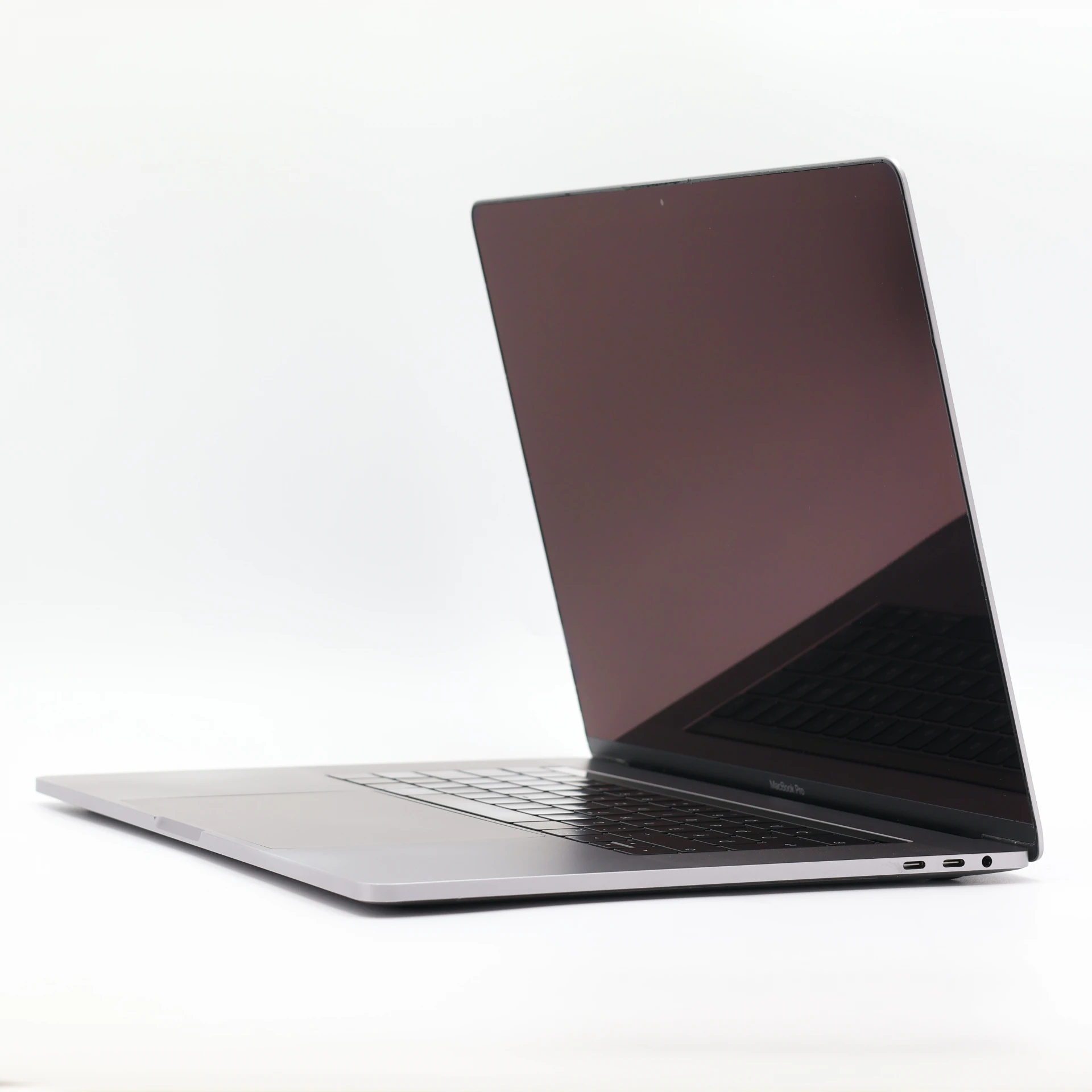 1 év garanciával! Felújított Apple Macbook PRO i7 2018 512 GB Space Gray