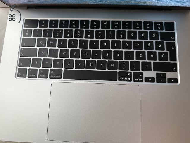 Apple MacBook Air 15, M4 / 16mag/ 10 CPU / 10 GPU / 256GB SSD, pár hónapos, AppleCare+ 2026.06.26-ig